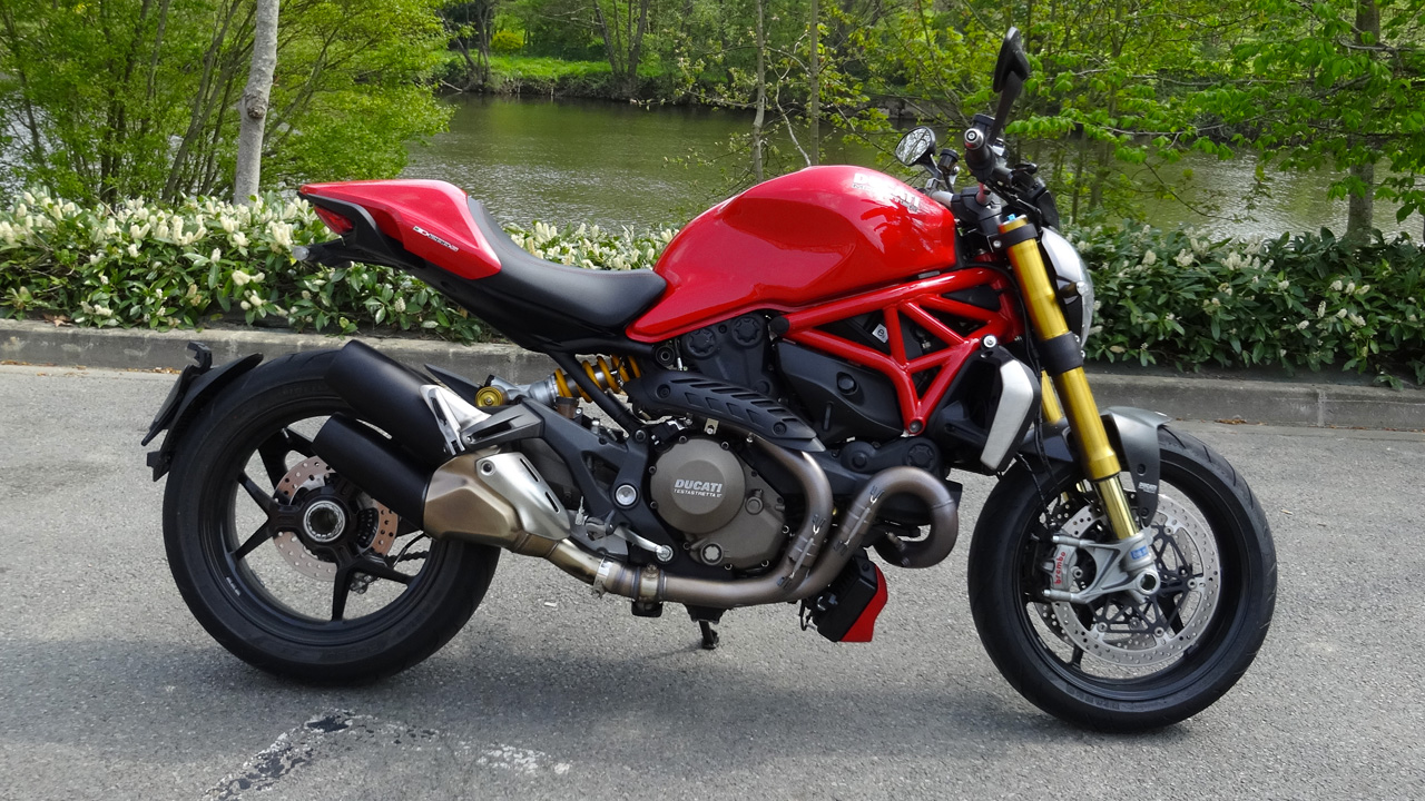 Ducati Monster 1200 S 2014 rouge chez City Bike à Laval