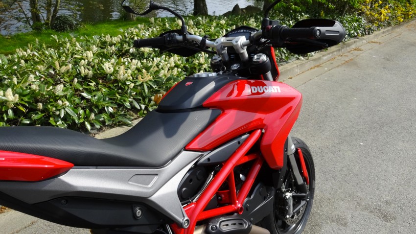 Moto Hypermotard Ducati