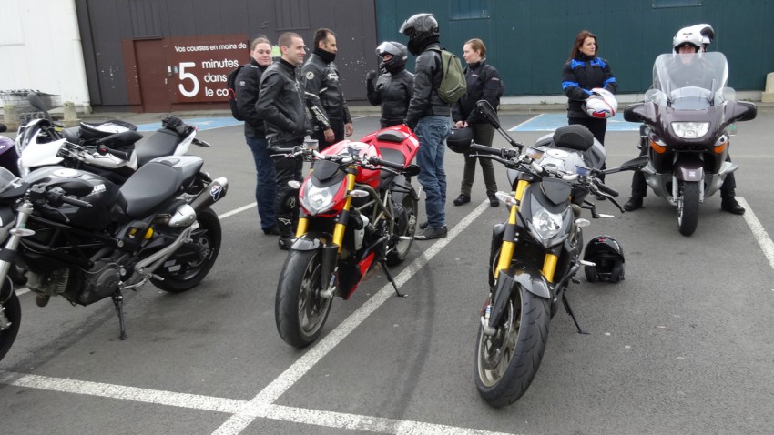 sortie moto en Ducati à Rennes