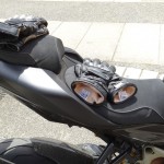 deux motards sur une moto