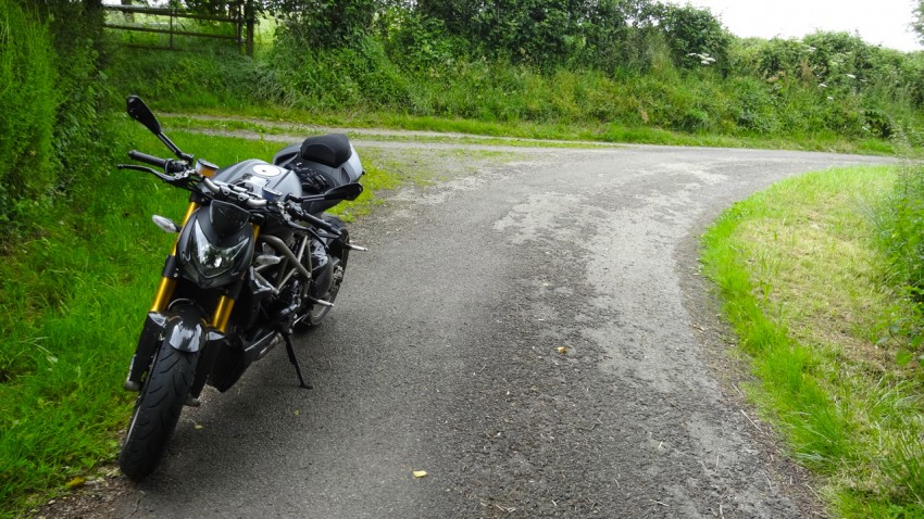 Pause moto à Changé près de Laval