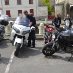 motard à Redon, arrêt près du port