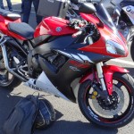 Yamaha R1 noire et rouge