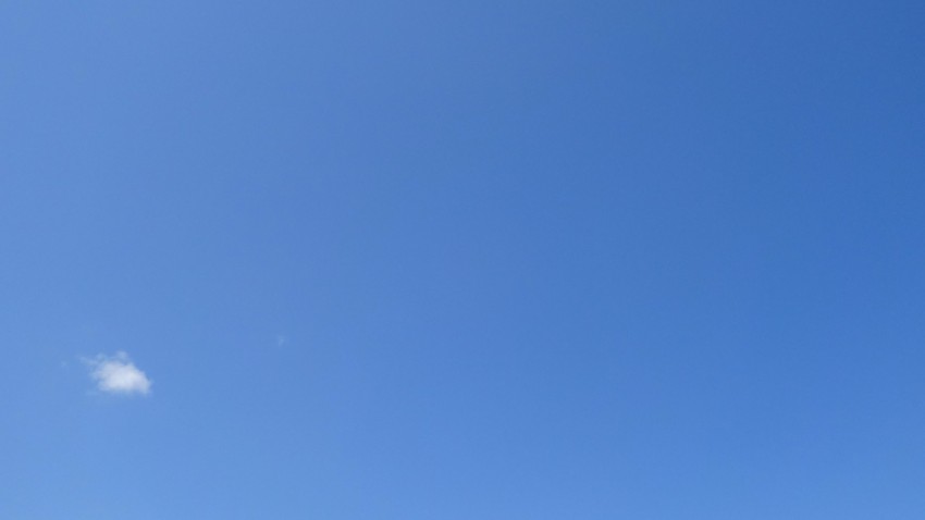 grand ciel bleu l'après midi du 15 juin à Saint-Malo