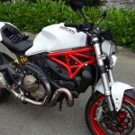 essai moto Ducati 821 blanche