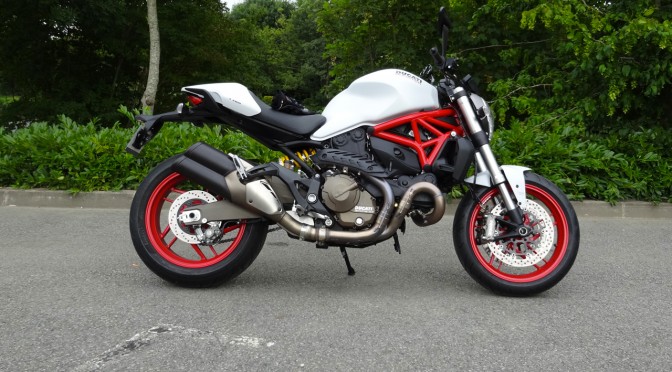 Moto Ducati Monster 821 à Laval