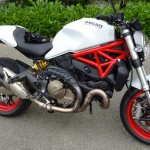 Ducati Monster 821 blanche jante rouge