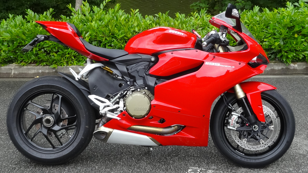 Ducati rouge de course