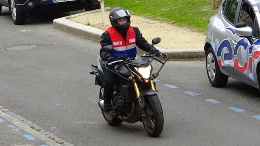 Laura chez ECF Rennes, permis moto