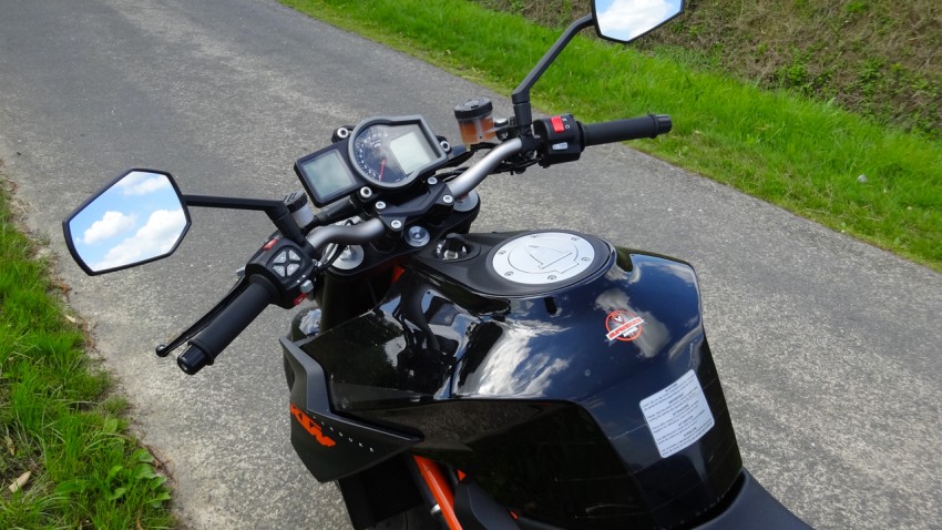 vie à bord du KTM 1290 R Superduke