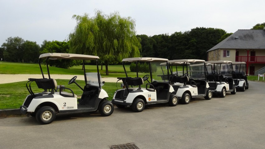 Golfette au Golf de Saint-Malo, près du Tronchet