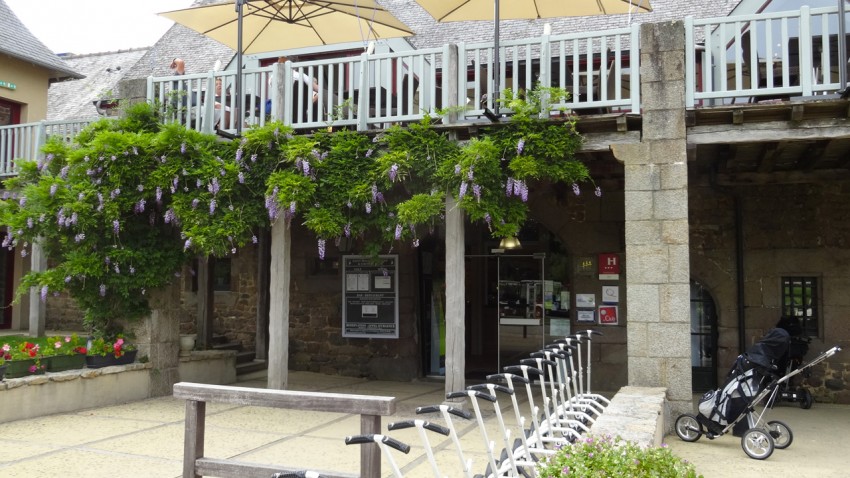 terrasse du café vue sur le parcours golf