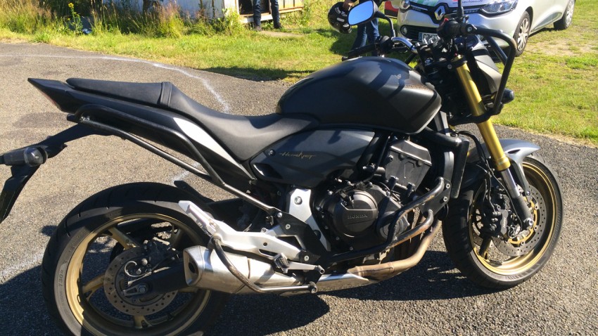 Honda Hornet 600 pour la moto école ECF de Rennes