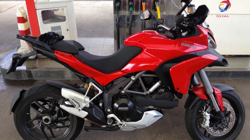 Ducati Multistrada rouge