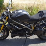 moto sportive roadster Italien Ducati Performance à Laval