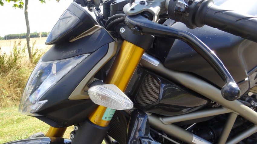 tête de fourche et écope sur le Streetfighter Ducati Performance