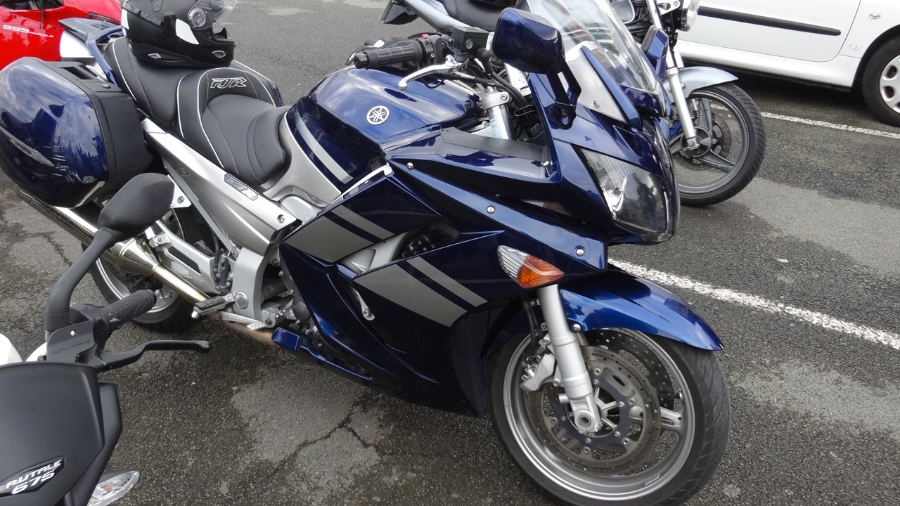 Yamaha FJR bleue
