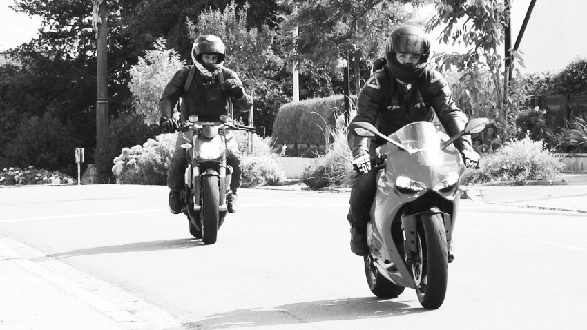 moto Ducati dans les virages de Corps-Nuds