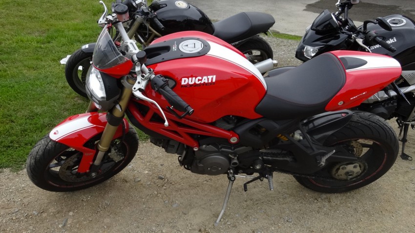 Ducati 1100 Evo Monster à Lanester