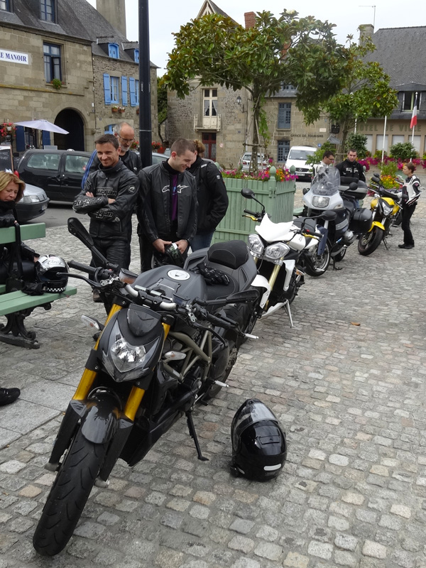 balade moto dans les virolos Bretons