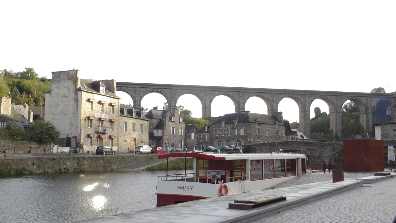 Dinan, vue depuis le port de plaisance