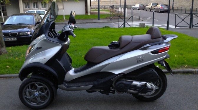 scooter piaggio mp3 500 gris