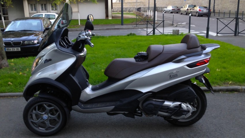 scooter piaggio mp3 500 gris