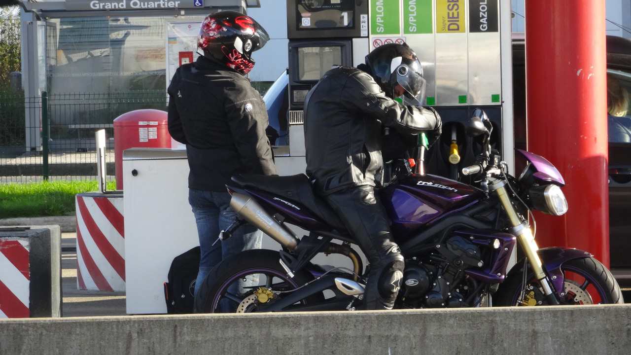 Alex & Amélie, motards Rennais