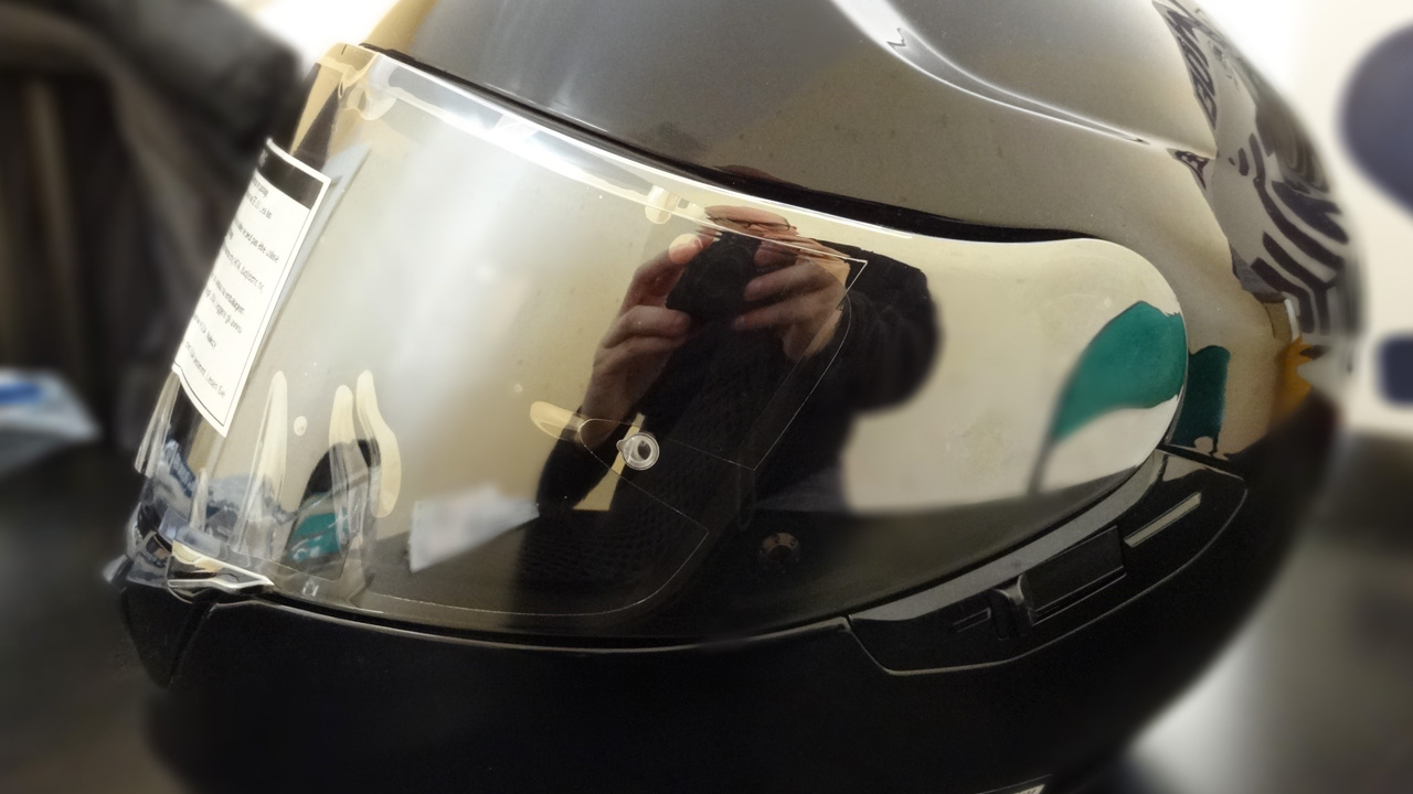 profile de casque GT Air sur le Shoei avec visière iridium