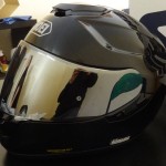 casque moto intégral avec visière iridium