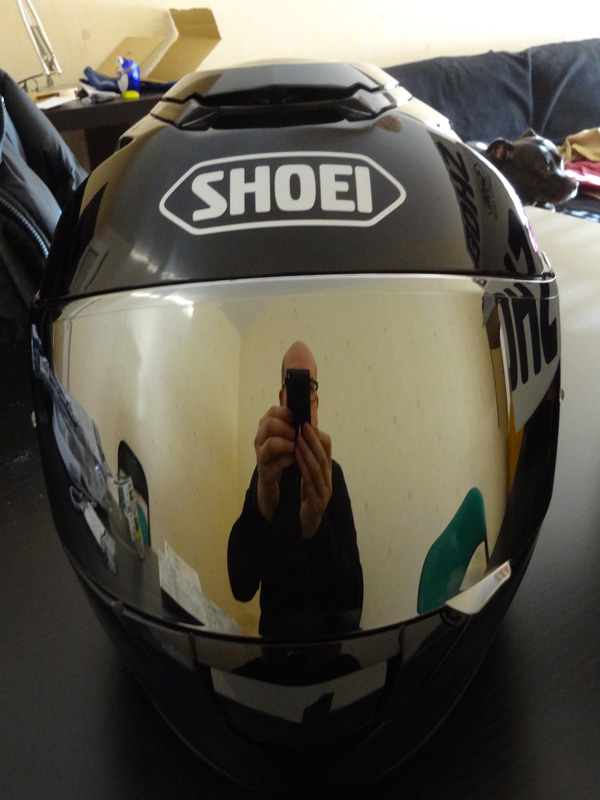 casque moto intégral Shoei