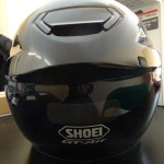 bande réfléchissante noire sur le Gt Air Shoei, casque moto intégral