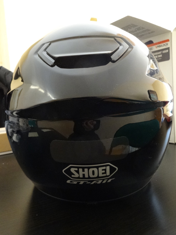 bande réfléchissante noire sur le Gt Air Shoei, casque moto intégral