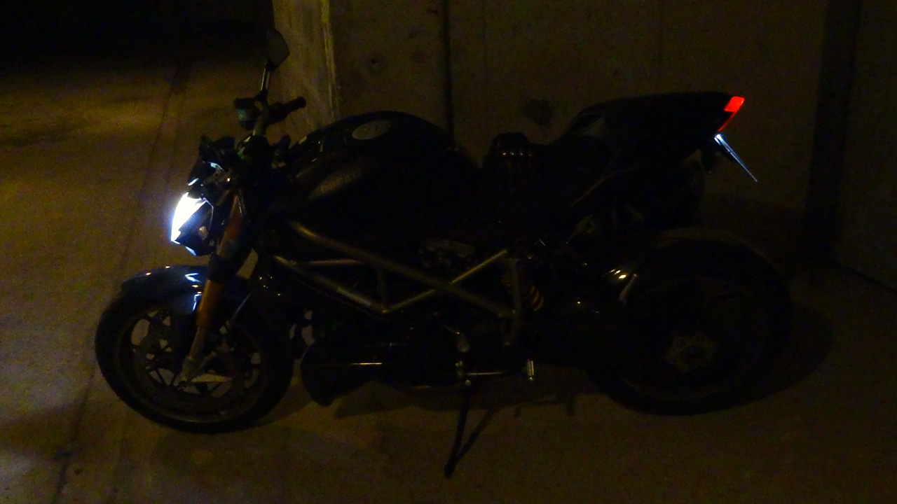 moto noire