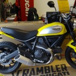 moto Scrambler Ducati Jaune près de Rennes