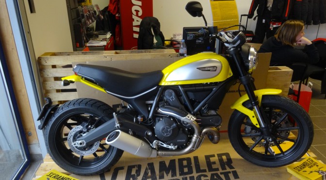 moto Scrambler Ducati Jaune près de Rennes