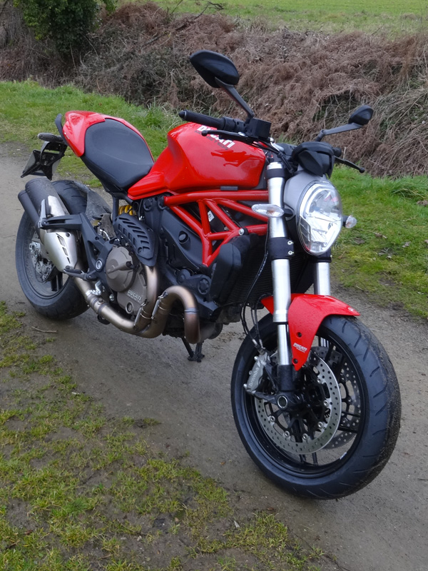 moto rouge italienne