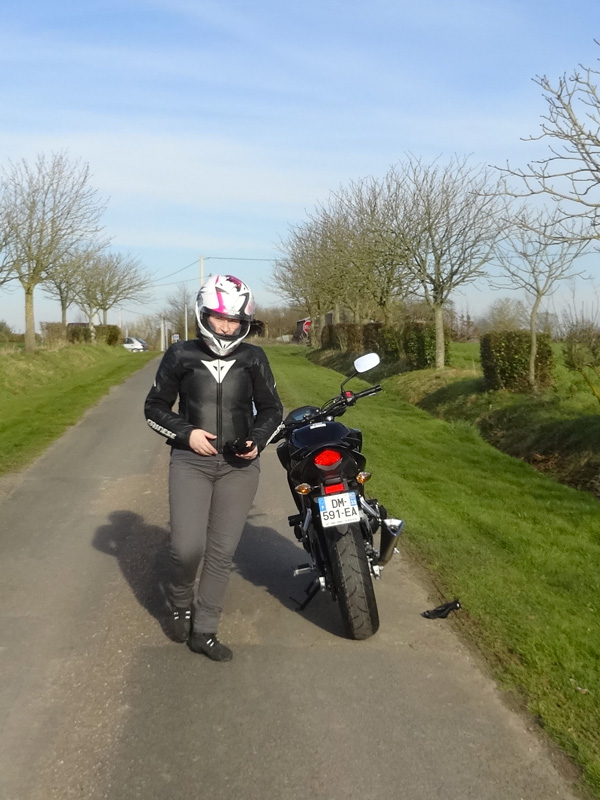 laura sur sa moto à Rennes