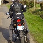 motarde Rennais sur une moto noire