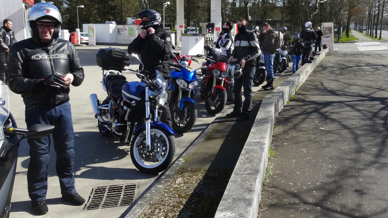 groupe de motard au départ de Rennes