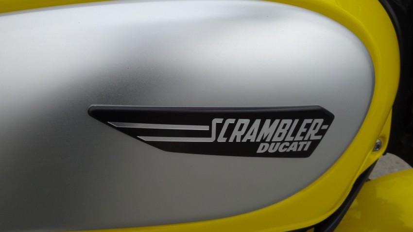 ducati scrambler icon jaune