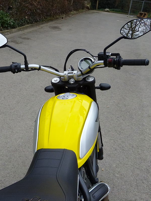 guidon large sur le Scrambler