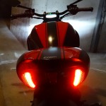 LED à l'arrière du Diavel