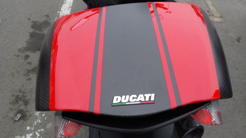 capot de selle carbon sur le Diavel Ducati