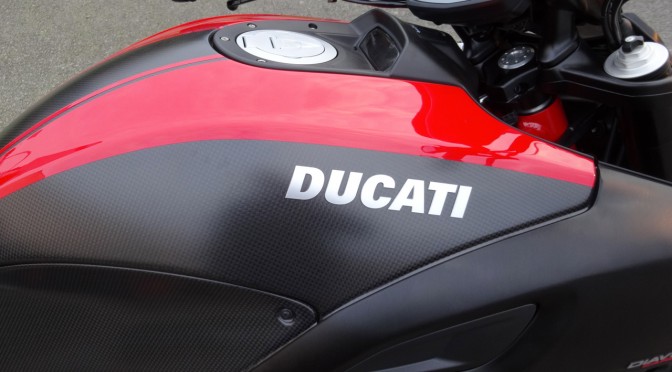 réservoir Carbon sur le Ducati Diavel Carbon