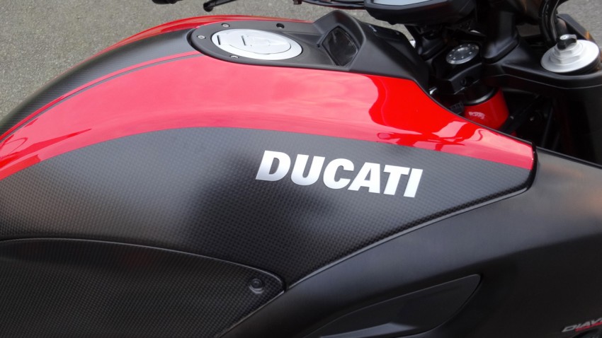 réservoir Carbon sur le Ducati Diavel Carbon