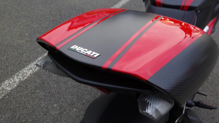 Diavel carbon 2015 noire et rouge