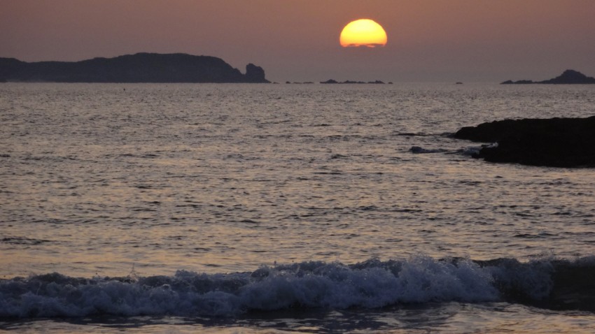 soleil se couche à Saint-Malo