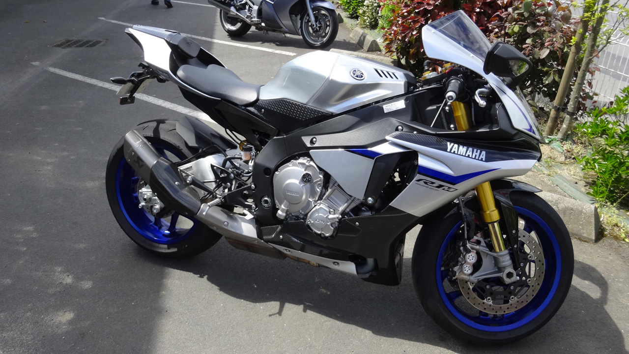 Essai moto Yamaha R1M chez Planete Yam Rennes