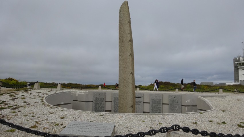 hommage aux marins disparus au cap de la chèvre (Finistère)